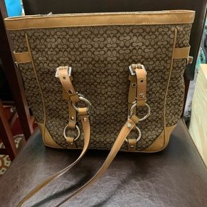 Coach bag. Used has scuff mark on bottom.